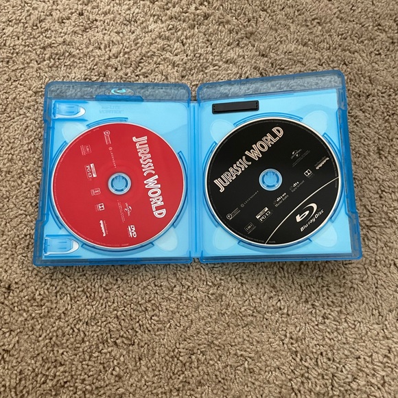 Jurassic World Blu-Ray DVD Digital Combo - Picture 2 of 2